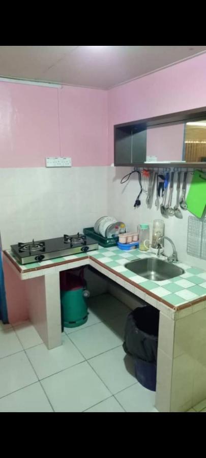 Kampong Kundassan Mak Homestay Upstairs With 5 Bedrooms מראה חיצוני תמונה