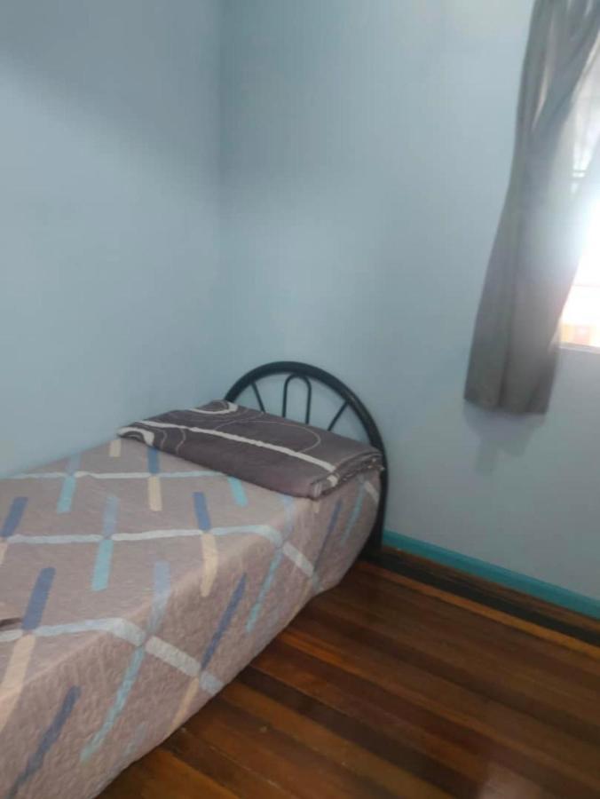 Kampong Kundassan Mak Homestay Upstairs With 5 Bedrooms מראה חיצוני תמונה