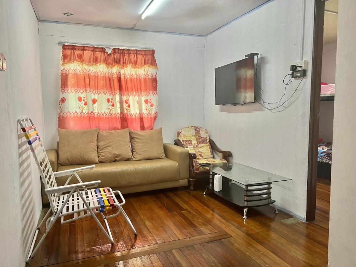 Kampong Kundassan Mak Homestay Upstairs With 5 Bedrooms מראה חיצוני תמונה